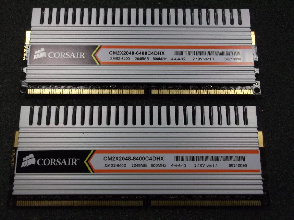 Corsair-CM2X2048-6400C4DHX--4-GB-Kit--2x2GB--PC2-6400--FSB-800Mhz.jpg