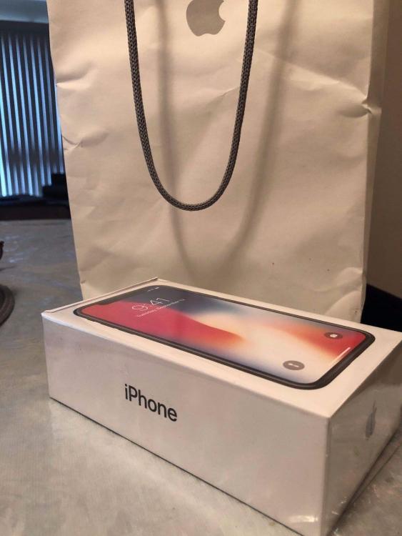 1430946946_AppleiPhoneX-256GB2.thumb.jpg.f12795d0a17831934118fd7308226fa4.jpg