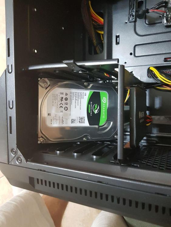 hdd disattach in computer case3.jpg