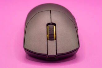 קלות יוצאת דופן – Corsair משיקה את ה-Sabre v2 Pro, עכבר אלחוטי במשקל 36 גרם ולקחנו אותו לסיבוב