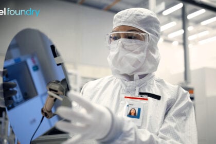 מאחורי הקלעים של עסקת הענק: אינטל חושפת את המודל העסקי מול NVIDIA ונתוני ייצור חדשים