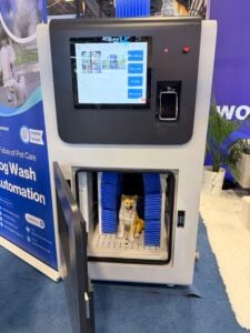 Woof Woof Lux: "שטיפת הרכב" האוטומטית שתנקה לכם את הכלב ב-10,000 דולר