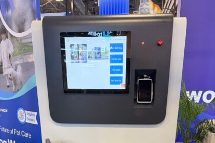 Woof Woof Lux: "שטיפת הרכב" האוטומטית שתנקה לכם את הכלב ב-10,000 דולר