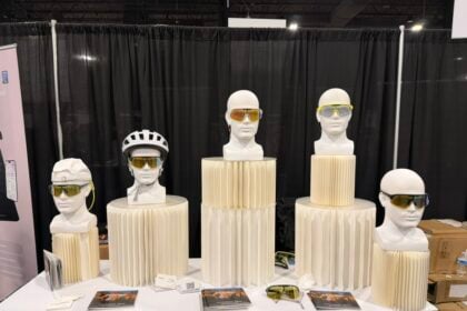 Povec C1: כשהמשקפיים שלכם מחליטים להתכהות בשנייה שאתם רוצים