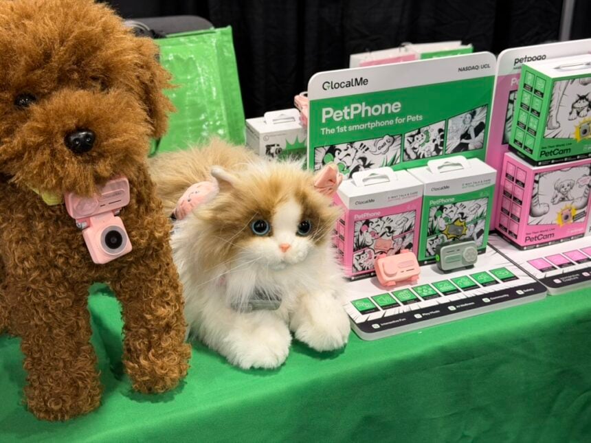 PetPhone C-Plus Suite: הסמארטפון הראשון של הכלב שלכם הוא לא בדיחה