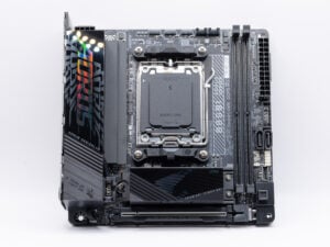 לקחנו לוח אם קטנטן מדגם B850I AORUS PRO ובנינו בשבילו מחשב