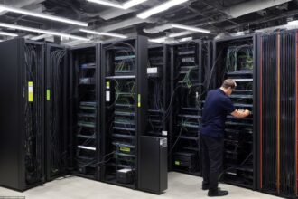  מהפכת ה-AI בדאטה סנטר: האתגרים שמאחורי הקלעים (קירור והספק)