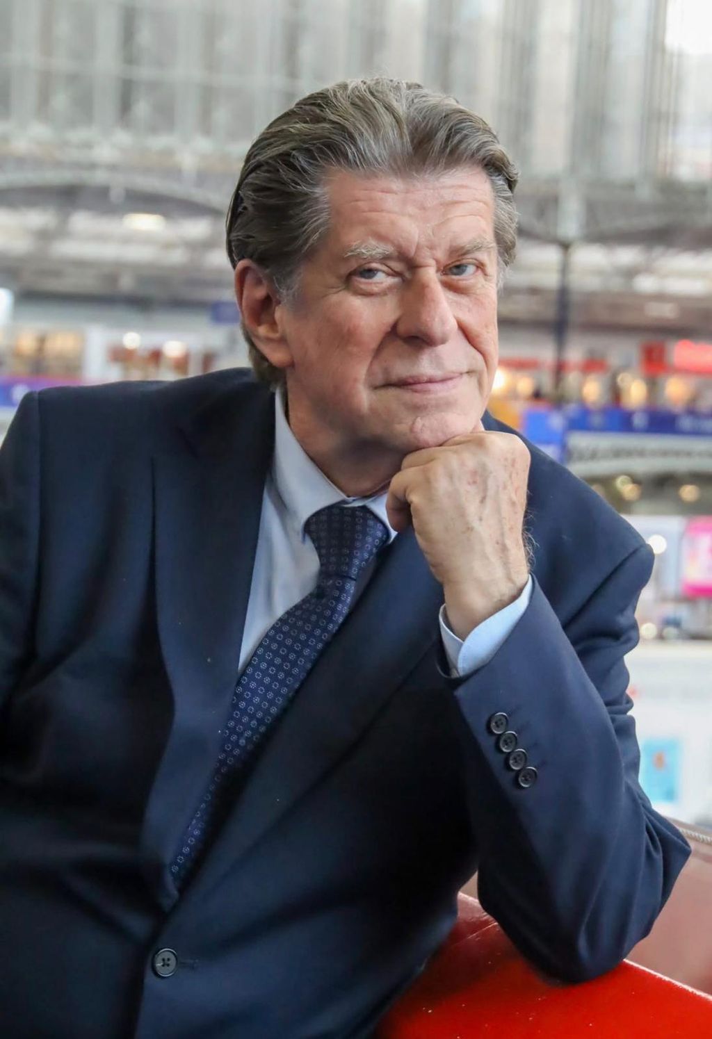 הסוד של בני כרמי: איך להפוך ספר בעברית למותג בינלאומי בלי לצאת מהבית