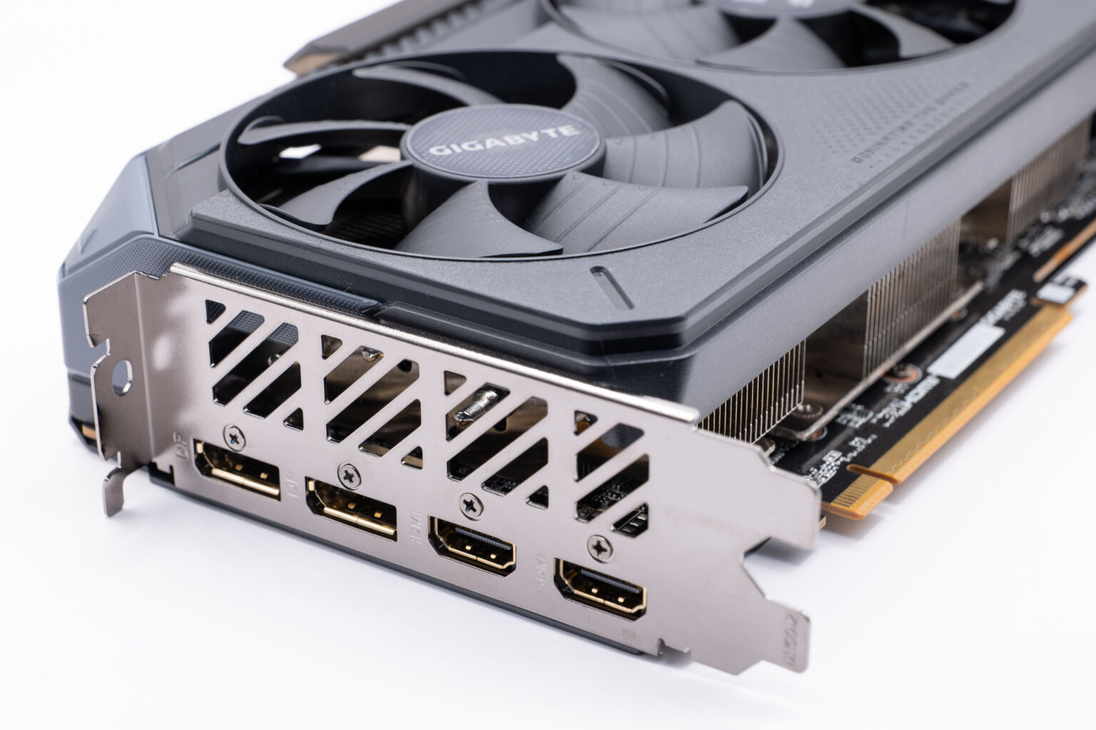 שווה את החיסכון? בדקנו את כרטיס המסך Radeon RX 9070 GRE שווה את החיסכון? בדקנו את כרטיס המסך Radeon RX 9070 GRE