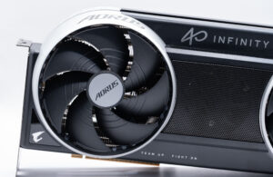 הדגם האבסורדי ביותר של GIGABYTE: בדקנו את AORUS RTX 5070 Ti Infinity
