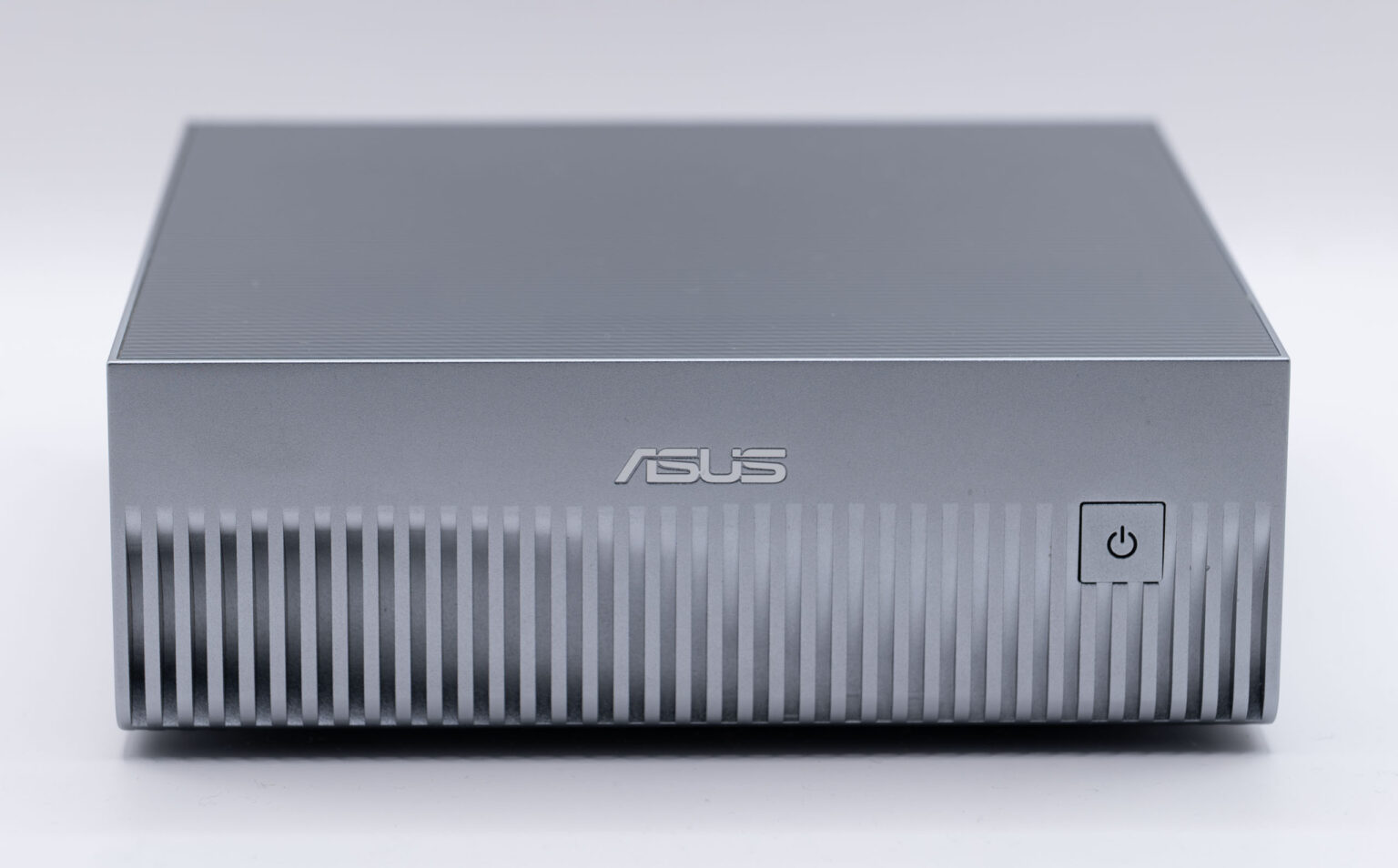 מחשב ASUS Ascent GX10 מבוסס NVIDIA DGX Spark בסקירה: דמוקרטיזציה של מודלים מקומיים