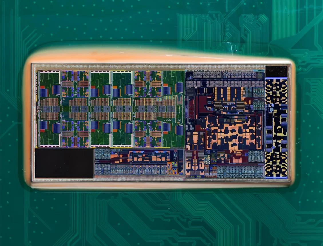 צילום מבנה השבבים הפנימי של Intel Core Ultra 9 285K מדור Arrow Lake