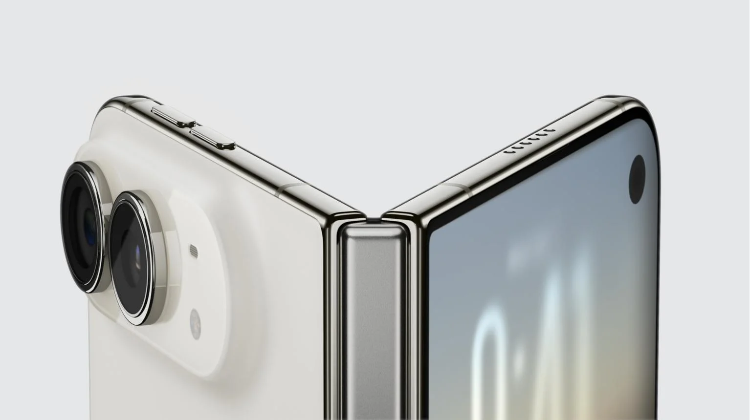 מנגנון הקיפול וגוף הטיטניום של iPhone Duo