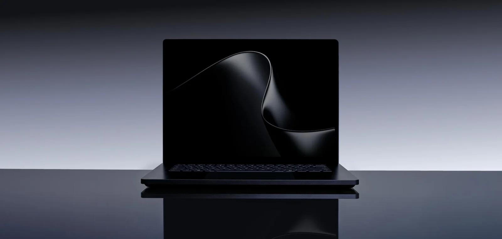 מחשב Microsoft Surface Laptop Ultra עם מעבד NVIDIA RTX Spark ומסך Mini-LED