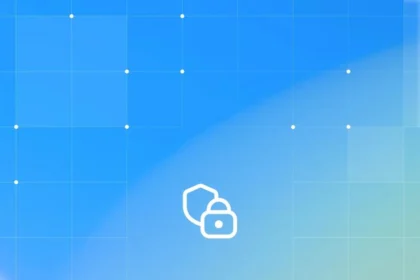 איור אבטחת מידע רשמי של OpenAI המציג מנעול ומגן על רקע כחול וירוק