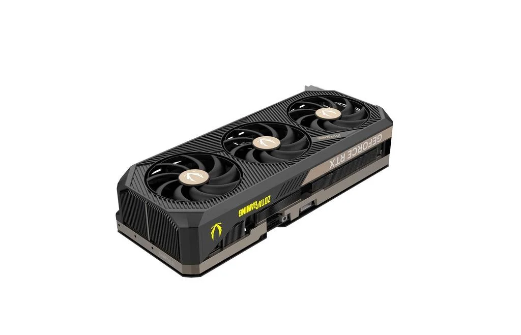 כרטיס המסך GeForce RTX 5090 של Zotac עם מערכת קירור בעלת שלושה מאווררים
