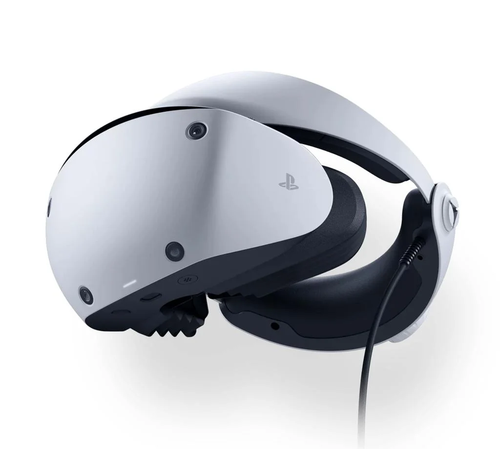 משקפי המציאות המדומה PlayStation VR2 של סוני, עם מערך המצלמות הקדמי ומערכת הרצועות